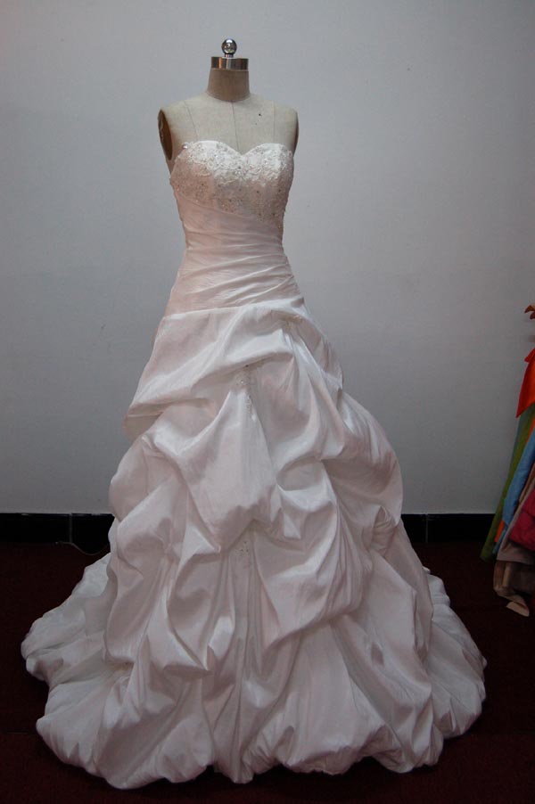 bride-dresses-model-9