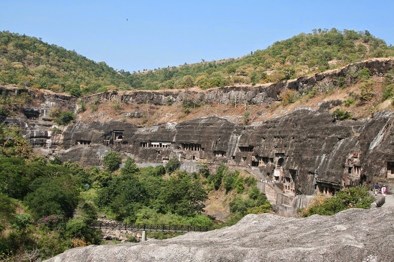 غاری عجیب در هندوستان