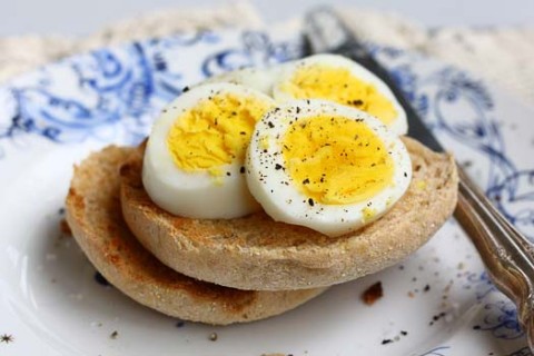 تخم مرغ آب پز شده