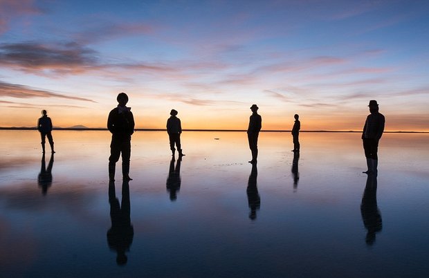 در این شهر می توانید روی آب راه بروید!-As_one_of_the_flattest_places_in_the_world_when_Salar_de_Uyuni_s-a-12_1438596718447.jpg