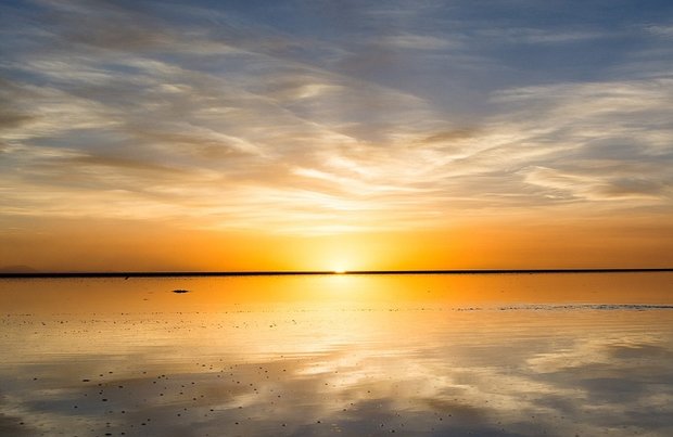 در این شهر می توانید روی آب راه بروید!-All_at_sea_Just_the_slightest_layer_of_water_on_Salar_de_Uyuni_s-a-33_1438597075669.jpg