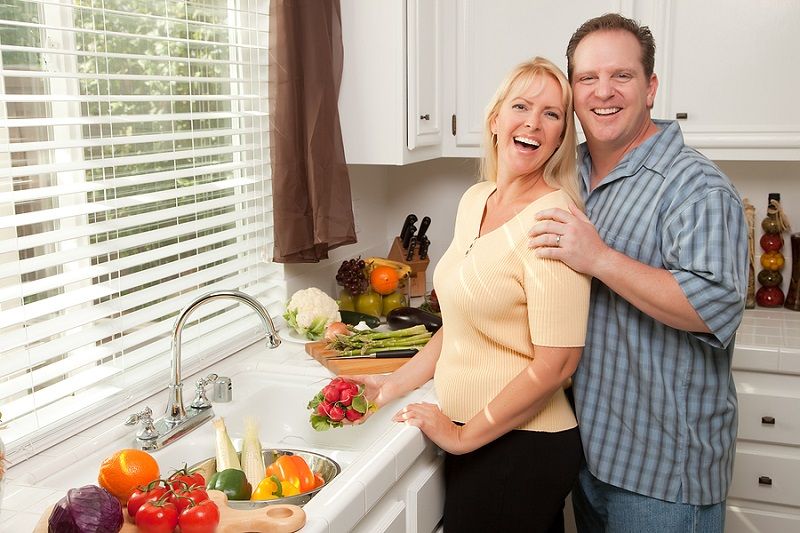 Happy_Couple_In_The_Kitchen