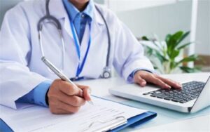 بررسی خصوصیات دکتر آنلاین و روش های انتخاب آن