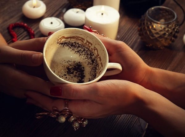 معنی و تعبیر افتادن اسم در فال قهوه