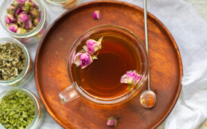 چه دمنوشی خونریزی قاعدگی را زیاد میکند؟