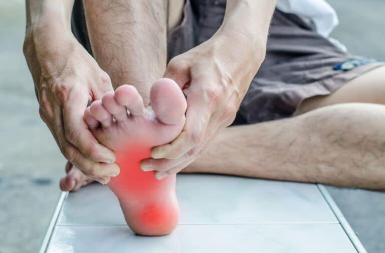 علت سوزش پاشنه پای راست