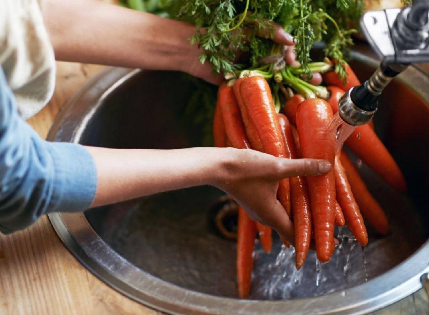 نکاتی که باید برای شستشوی سبزیجات بدانیم