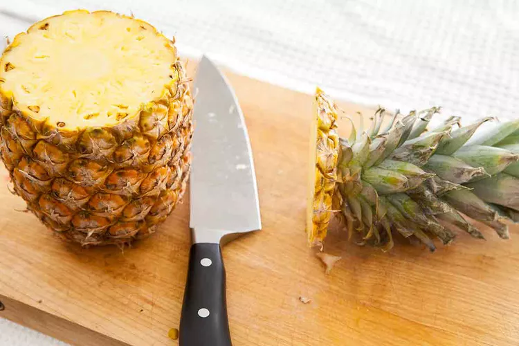 نحوه پوست کندن آناناس با چاقو