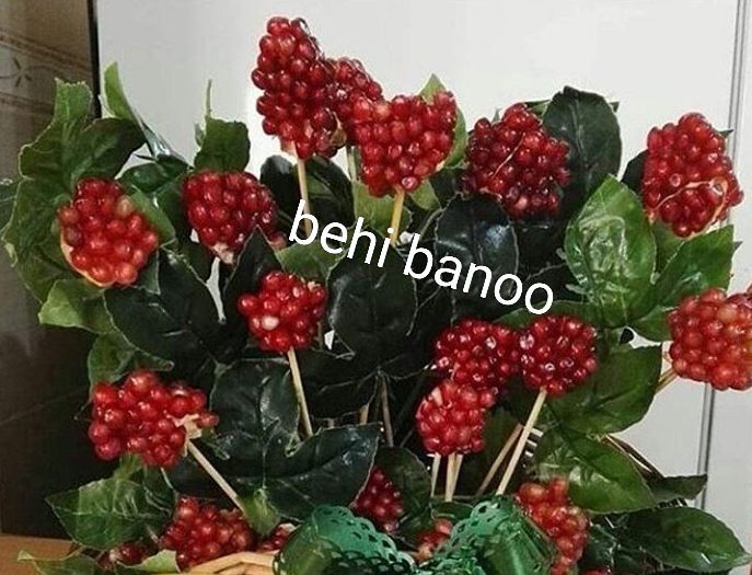 تزیین انار دون شده در ظرف