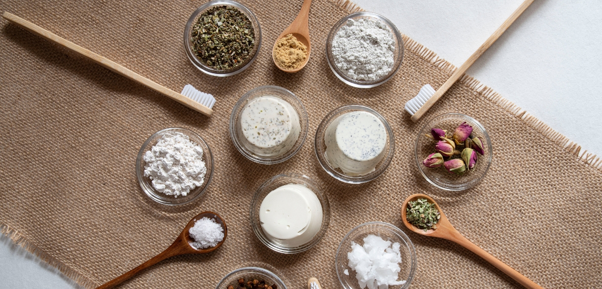 مواد اولیه لازم برای درست کردن خمیر دندان خانگی و طبیعی
