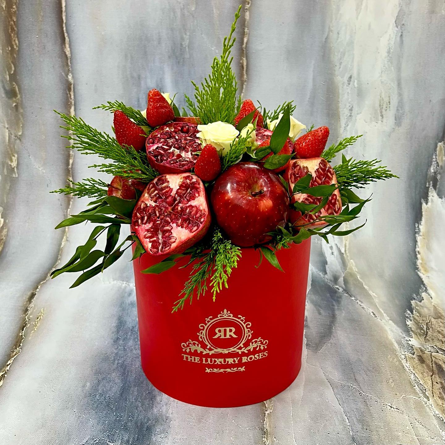ایده تزیین انار شب یلدا به صورت درسته و دون شده برای عروس و مدرسه