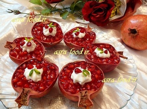 ایده تزیین انار شب یلدا به صورت درسته و دون شده برای عروس و مدرسه