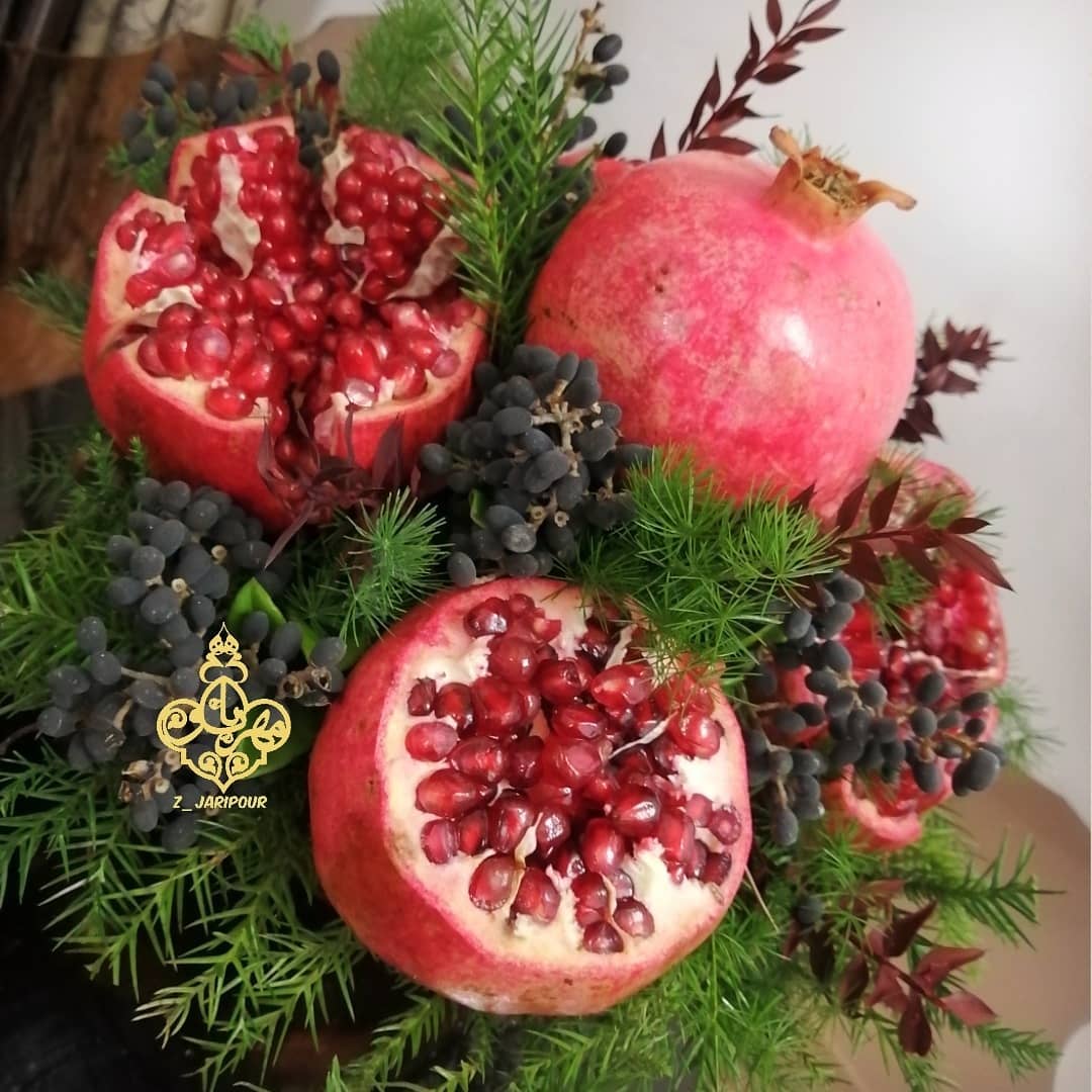 ایده تزیین انار شب یلدا به صورت درسته و دون شده برای عروس و مدرسه