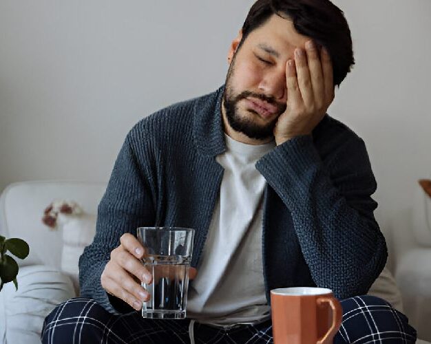 چند ساعت بعد از مصرف الکل نباید مسکن خورد؟ 