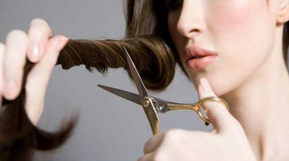 نحوه موخوره گیری در خانه با قیچی بدون کوتاهی مو