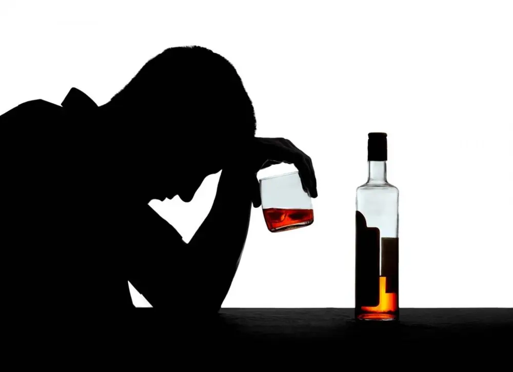 چند ساعت بعد از مصرف الکل نباید مسکن خورد؟ 