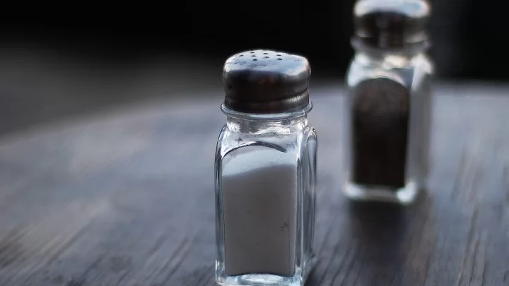 بهترین راهکارها برای رفع گرفتگی سوراخ نمکدان
