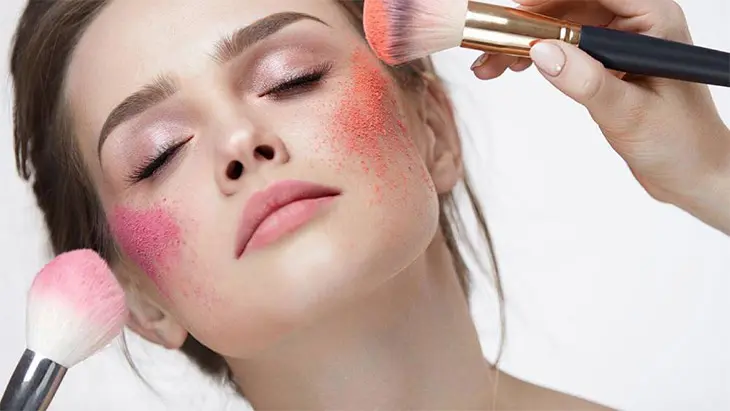 انواع روش های رفع خستگی چهره با ترفند های آرایشی