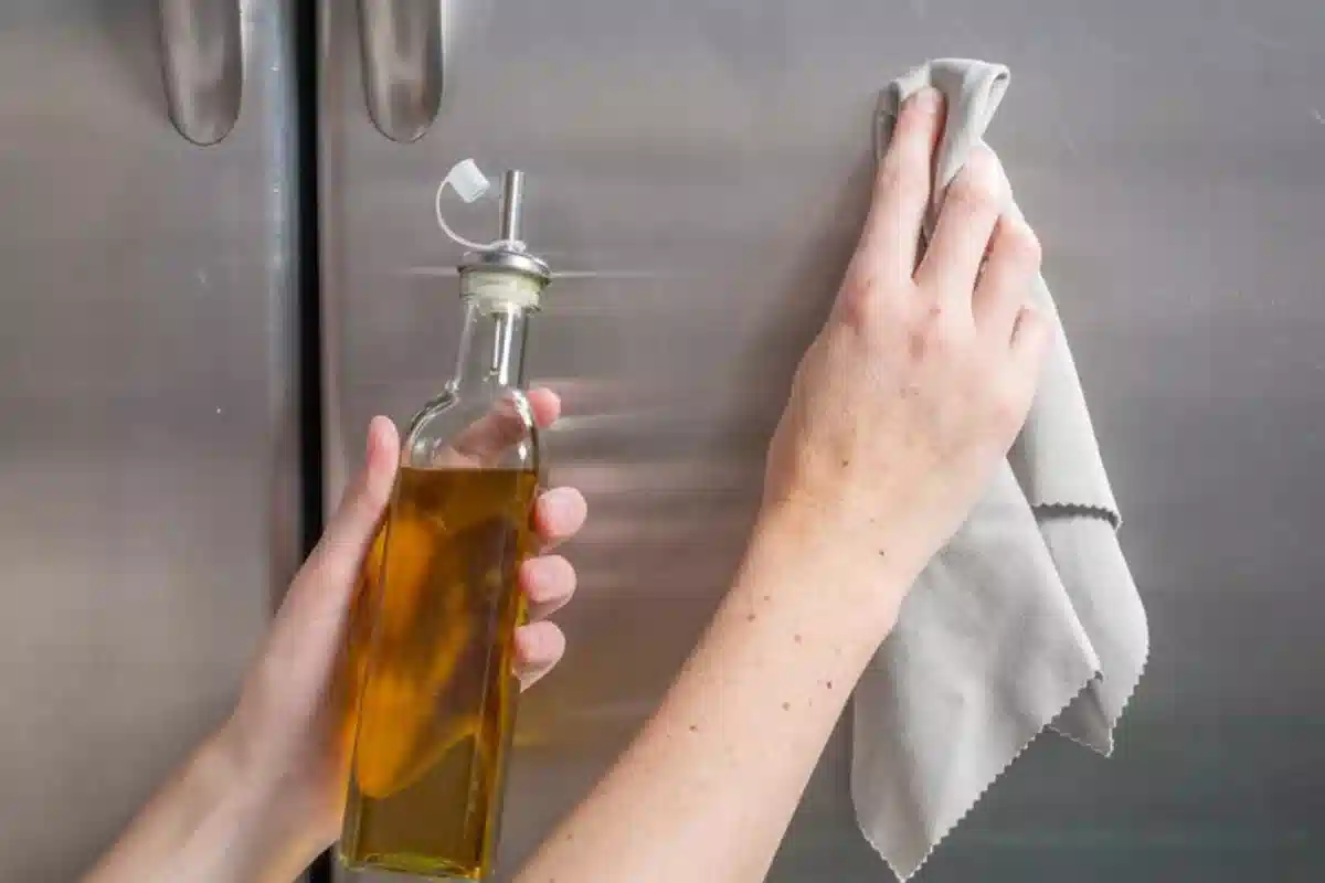 روش های از بین بردن و پاک کردن خراش و خش از روی یخچال