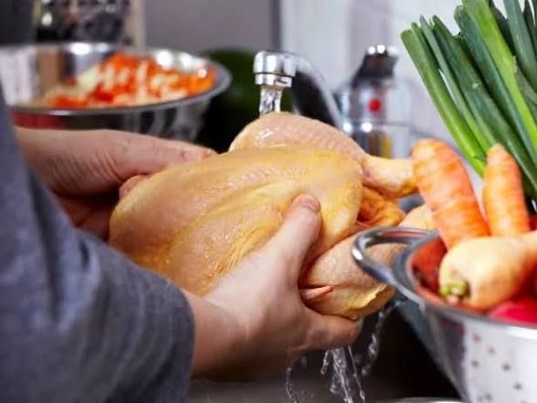 خشک نکردن مرغ پیش از پخت