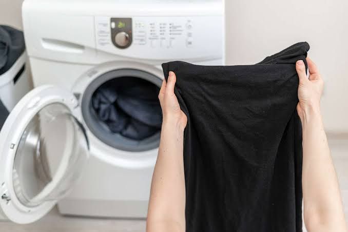 نکات شستن لباس مشکی بدون بور شدن در لباسشویی