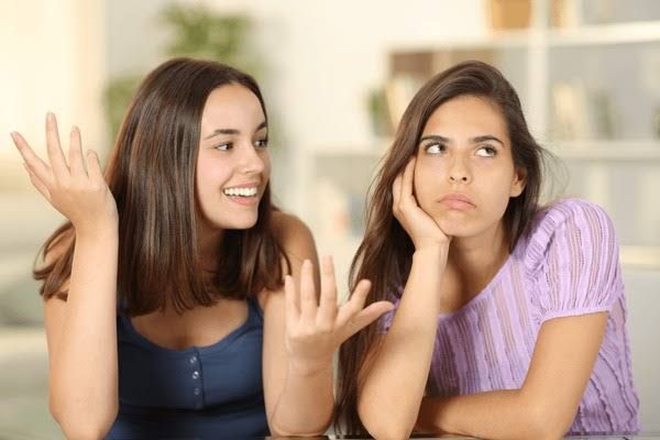 چکار کنید که یک آدم کسل کننده و آزار دهنده نباشید؟