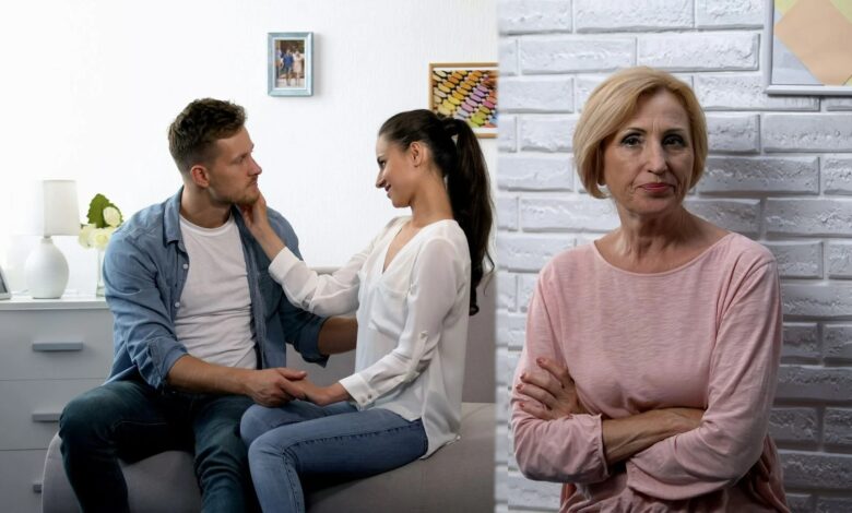 بهترین رفتار با بی محلی خانواده شوهر بدون دعوا و دلخوری بیشتر