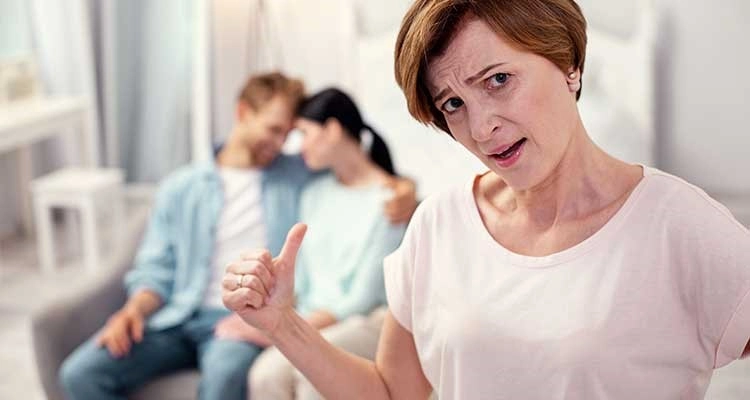 چگونه از دخالت مادرشوهر در رابطه زناشویی جلوگیری کنیم؟