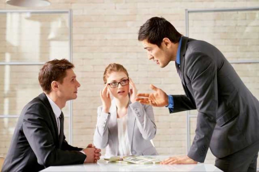 روش های برخورد با آدم های فضول