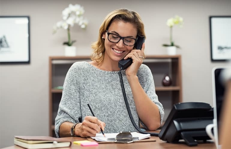 آداب صحبت کردن با تلفن کدامند؟