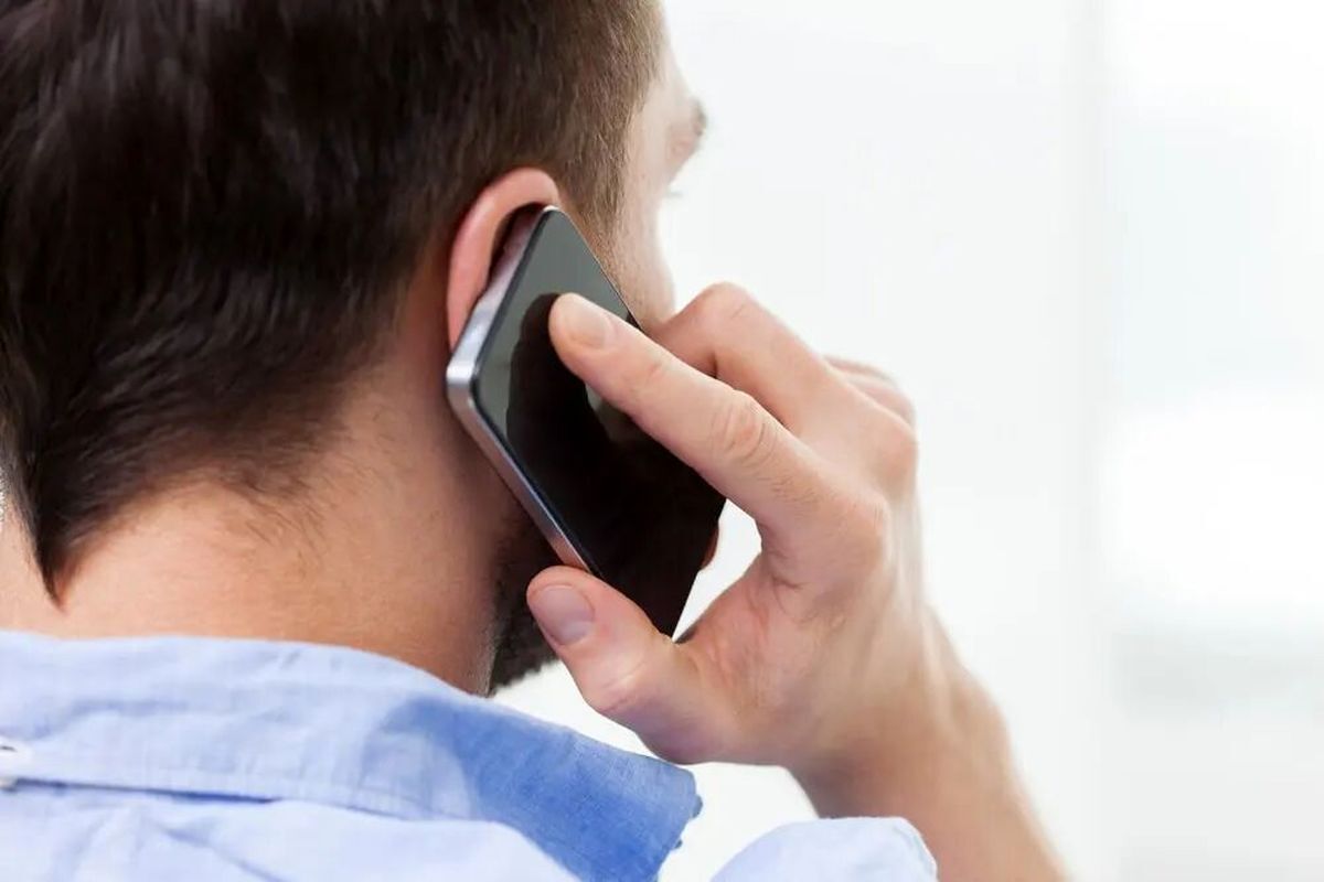 استفاده از تلفن همراه در محل کار