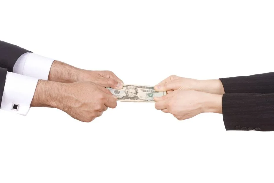 دلایل خرج نکردن شوهر