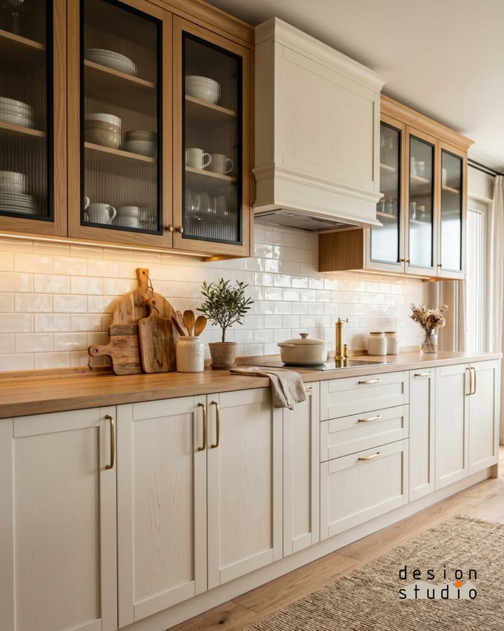 مدل کابینت نئوکلاسیک با ویترین