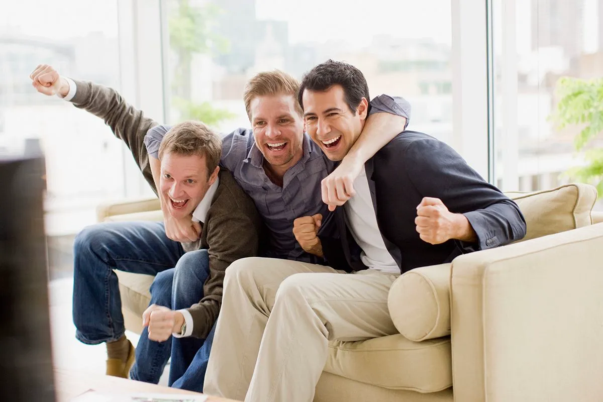 همسر رفیق بازتان را اینگونه مرد زندگی کنید؟