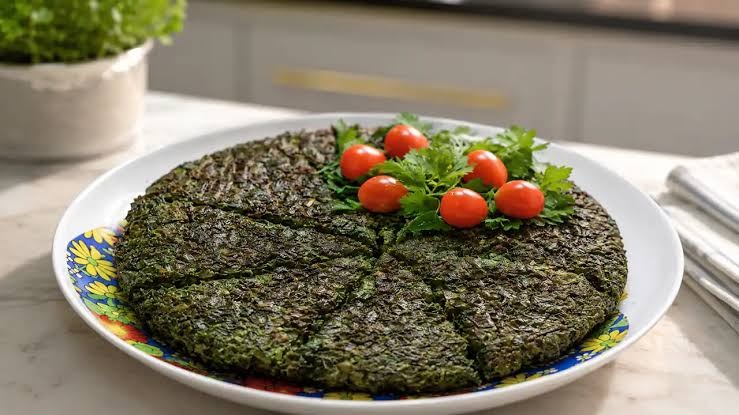 نکات پخت و راز خوشمزه تر شدن کوکو سبزی مجلسی + اندازه مواد