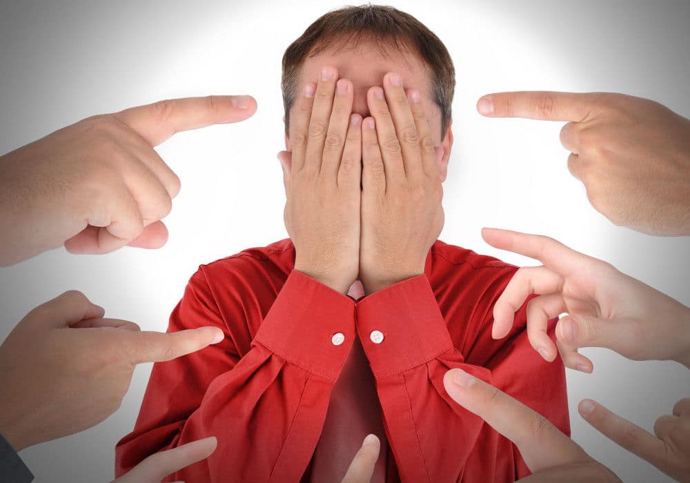 تاثیرات انتقاد و سرزنش كردن در خجالتی بودن فرد