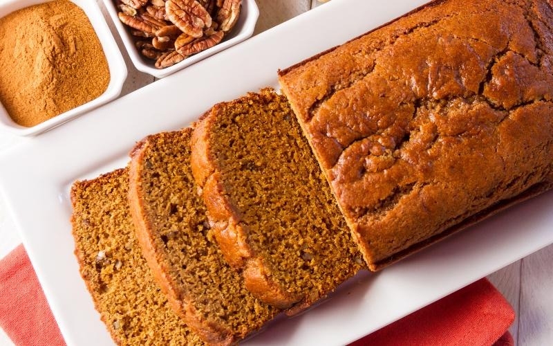 طرز تهیه کیک کدو حلوایی با شیره انگور و گردو
