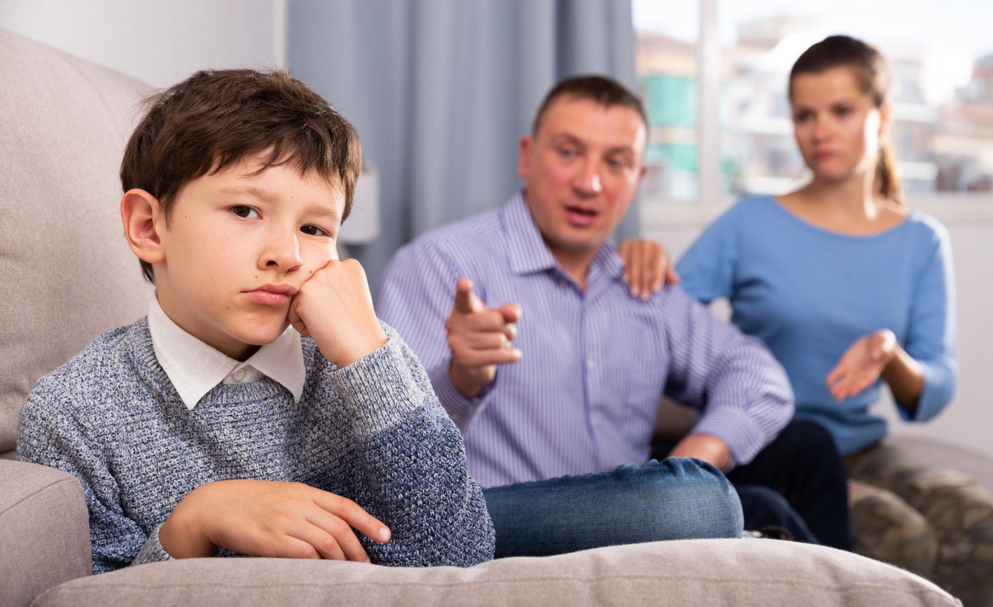 مقایسه کردن فرزند با دیگران توسط والدین چه آسیب های روحی در پی دارد؟