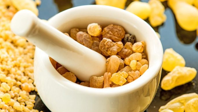 خوردن کندر چه فوایدی دارد؟ بررسی خواص و نکات مهم مصرف