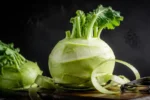پوست کندن کلم قمری