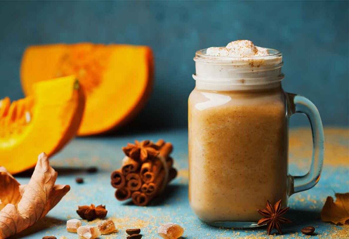 طرز تهیه پامکین اسپایس لاته با کدو حلوایی و ادویه های خوش طعم